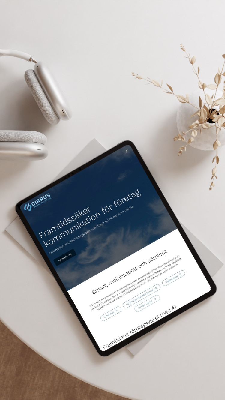 iPad-mockup som visar hero-sektionen på Cirrus Coms hemsida