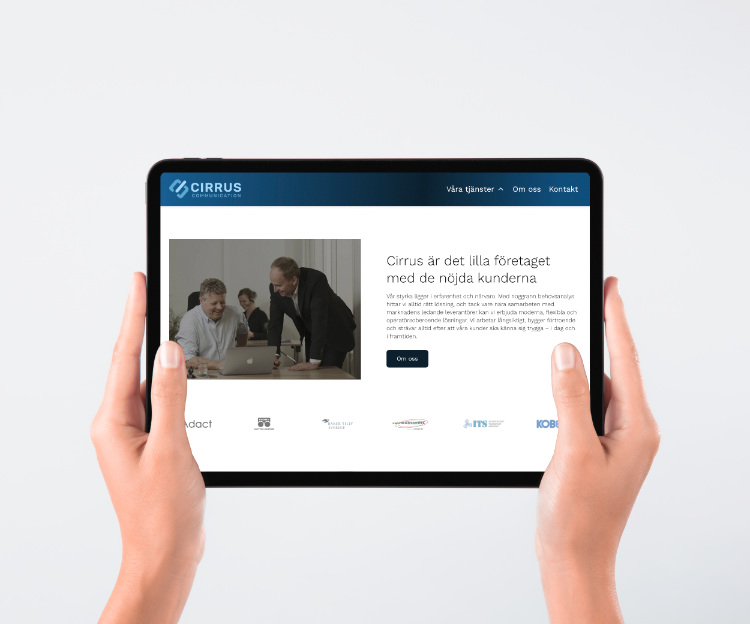 iPad-mockup i horisontellt läge som visar en annan info-sektion på Cirrus Coms hemsida