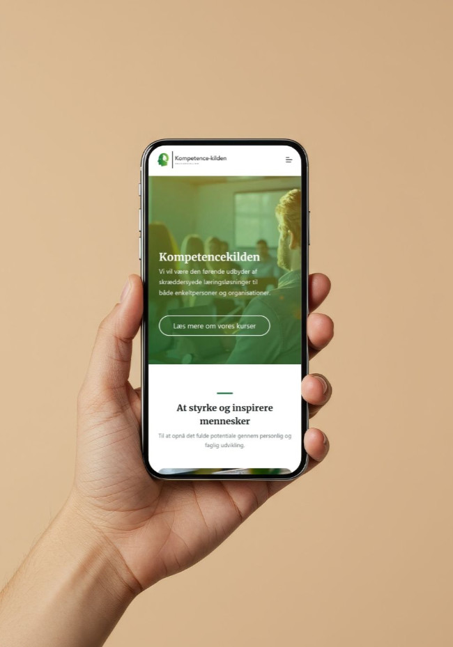 Mobilmockup som visar startsidan från Kompetencekildens webbplats på en iPhone